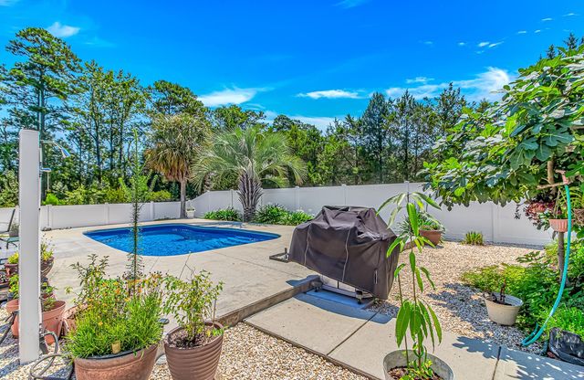 1353 Circle Bay Dr., Longs, SC 29568