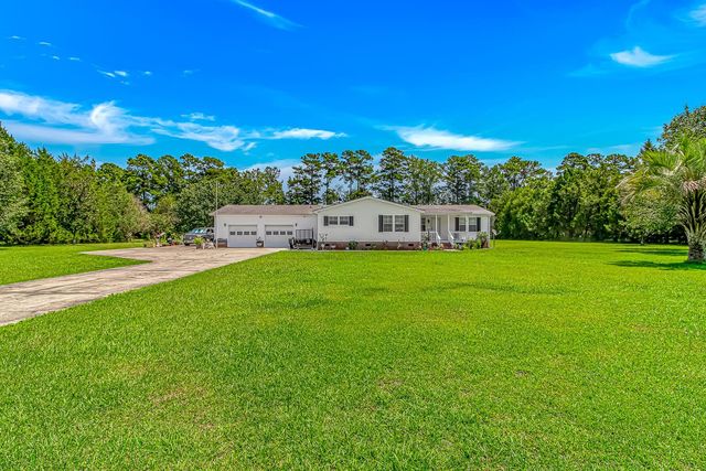 1353 Circle Bay Dr., Longs, SC 29568