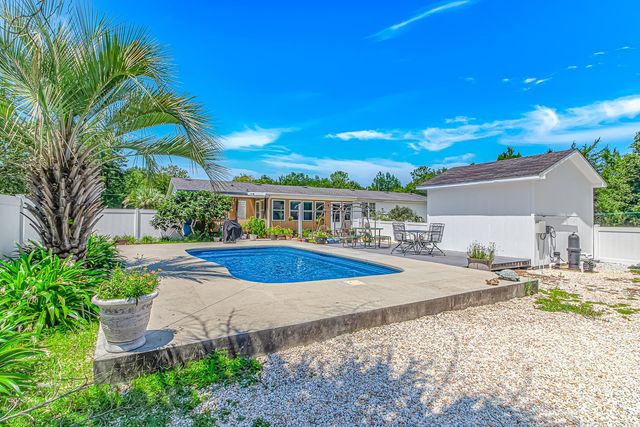 1353 Circle Bay Dr., Longs, SC 29568