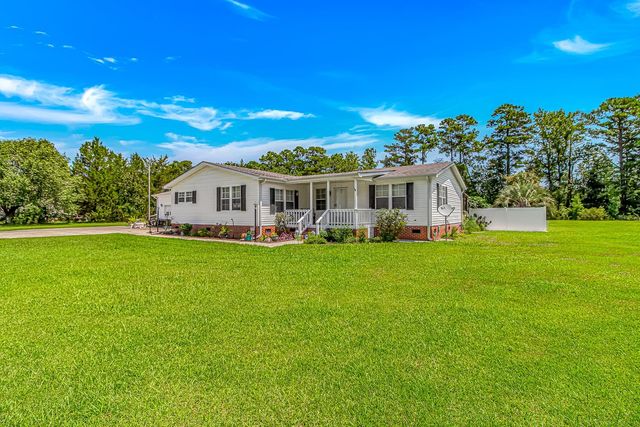 1353 Circle Bay Dr., Longs, SC 29568