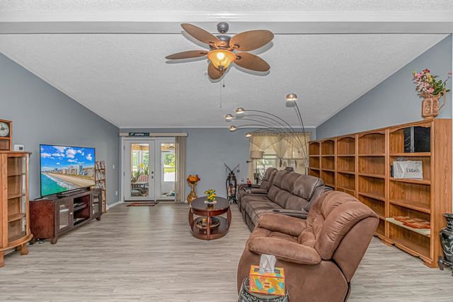 1353 Circle Bay Dr., Longs, SC 29568