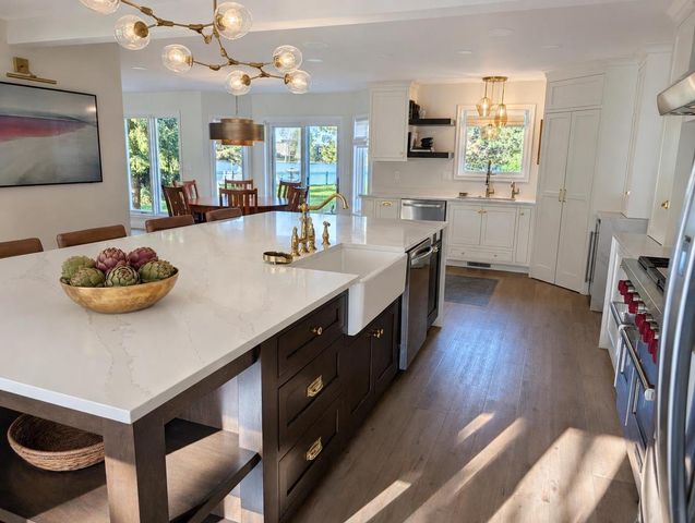 2485 VAN VIEW COURT, Green Bay, WI 54311