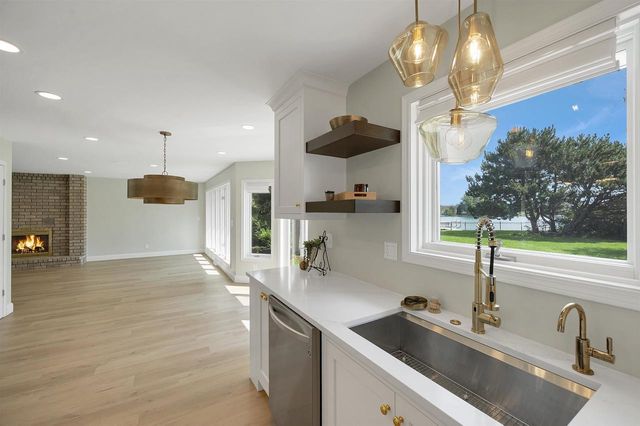 2485 VAN VIEW COURT, Green Bay, WI 54311