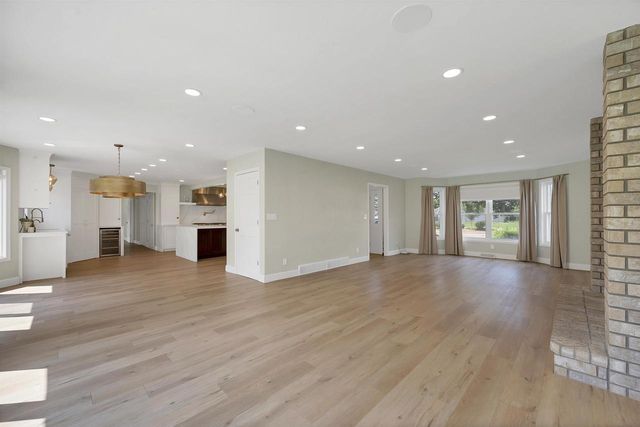 2485 VAN VIEW COURT, Green Bay, WI 54311