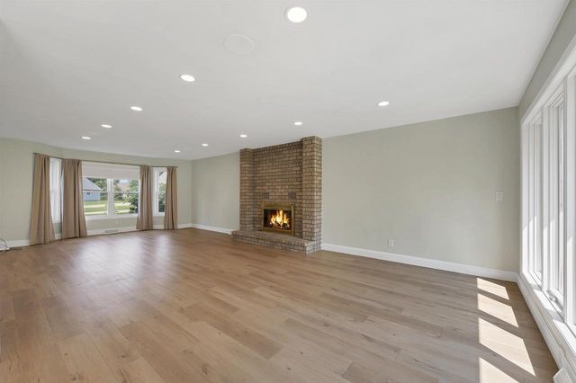 2485 VAN VIEW COURT, Green Bay, WI 54311