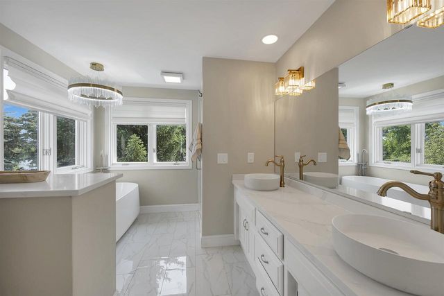 2485 VAN VIEW COURT, Green Bay, WI 54311