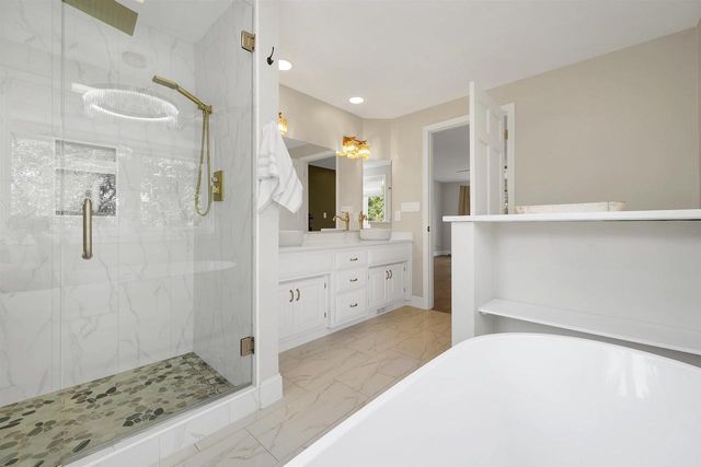 2485 VAN VIEW COURT, Green Bay, WI 54311