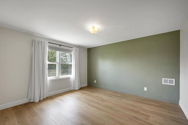 2485 VAN VIEW COURT, Green Bay, WI 54311
