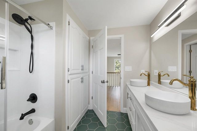 2485 VAN VIEW COURT, Green Bay, WI 54311