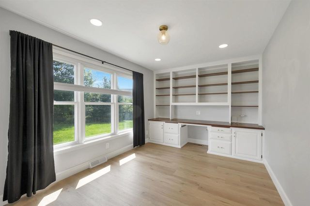 2485 VAN VIEW COURT, Green Bay, WI 54311