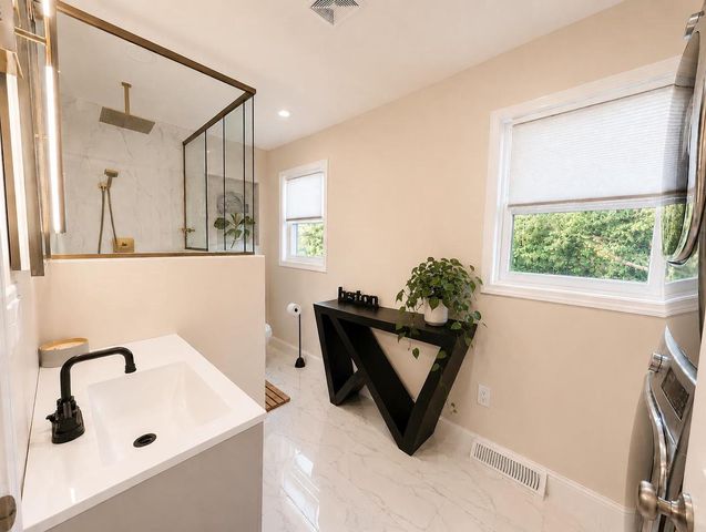 2485 VAN VIEW COURT, Green Bay, WI 54311