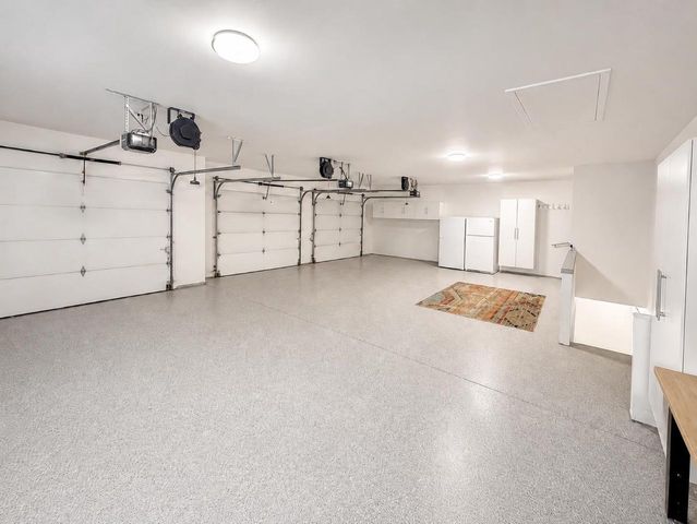 2485 VAN VIEW COURT, Green Bay, WI 54311
