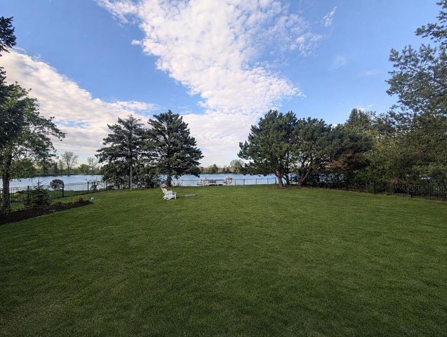 2485 VAN VIEW COURT, Green Bay, WI 54311