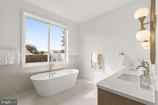 2214 E GORDON ST, Philadelphia, PA 19125