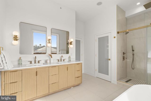 2214 E GORDON ST, Philadelphia, PA 19125