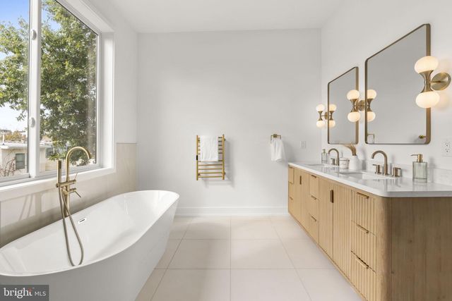 2214 E GORDON ST, Philadelphia, PA 19125