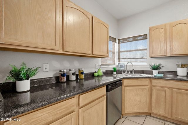 7387 CAMINO DEL SOL Drive, El Paso, TX 79911