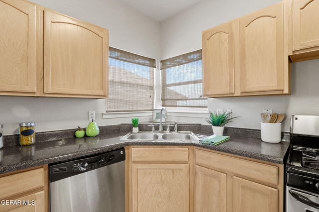 7387 CAMINO DEL SOL Drive, El Paso, TX 79911
