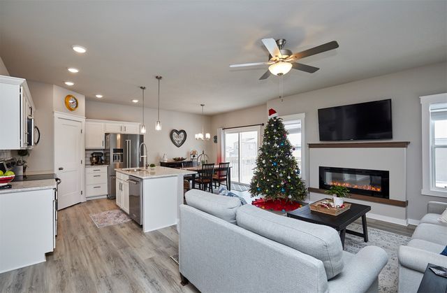 1917 Southbridge Drive, Adel, IA 50003