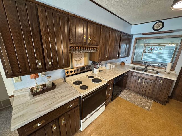 505 1st Avenue, Ackley, IA 50601