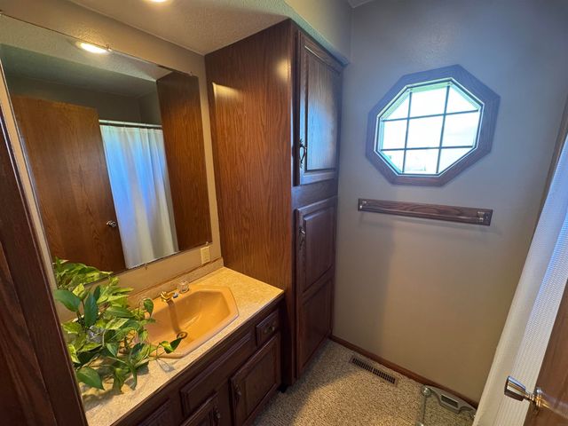 505 1st Avenue, Ackley, IA 50601