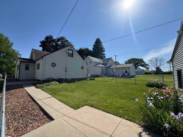 505 1st Avenue, Ackley, IA 50601
