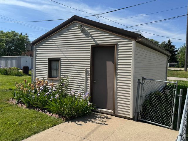 505 1st Avenue, Ackley, IA 50601