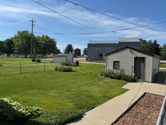 505 1st Avenue, Ackley, IA 50601