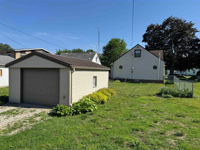 505 1st Avenue, Ackley, IA 50601