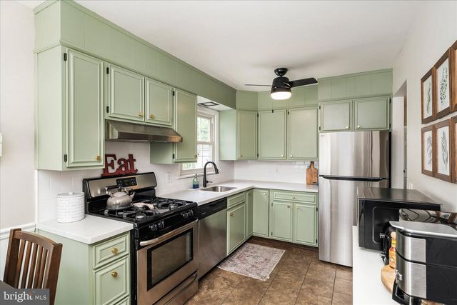 66 KENWOOD TER, Hamilton, NJ 08610
