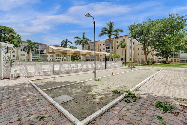 2801 Somerset Drive 101, Lauderdale Lakes, FL 33311