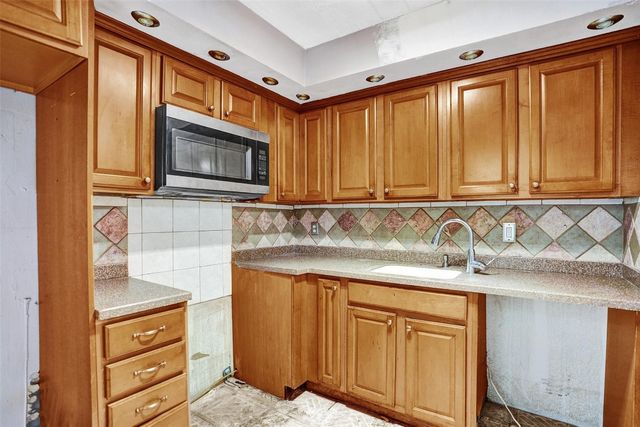 2801 Somerset Drive 101, Lauderdale Lakes, FL 33311