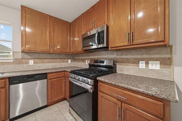 2422 Hawthorne Brook Lane, Fresno, TX 77545