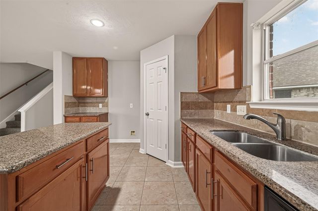 2422 Hawthorne Brook Lane, Fresno, TX 77545