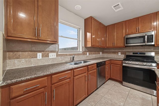 2422 Hawthorne Brook Lane, Fresno, TX 77545