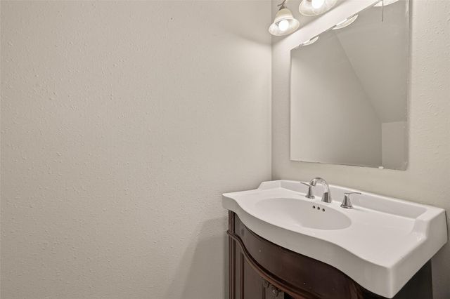 2422 Hawthorne Brook Lane, Fresno, TX 77545