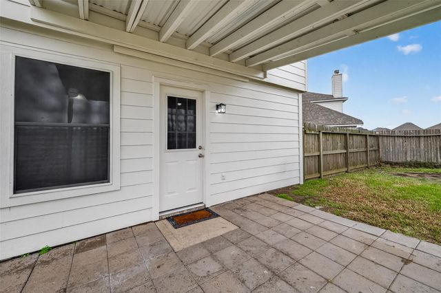 2422 Hawthorne Brook Lane, Fresno, TX 77545