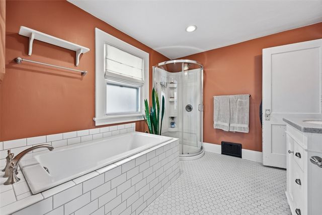 2416 B Avenue NE, Cedar Rapids, IA 52402