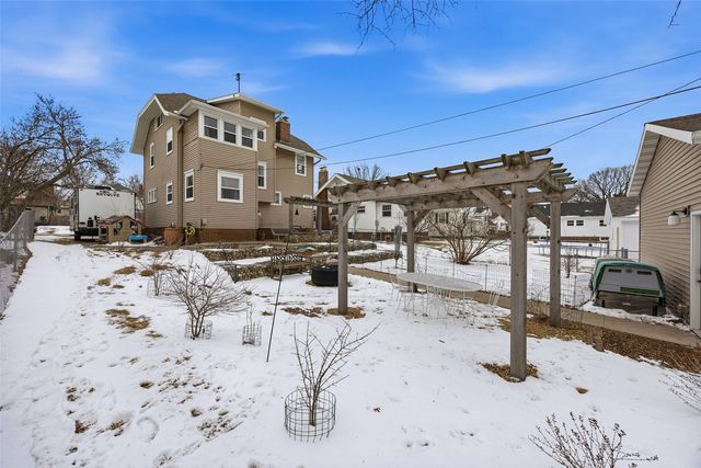 2416 B Avenue NE, Cedar Rapids, IA 52402