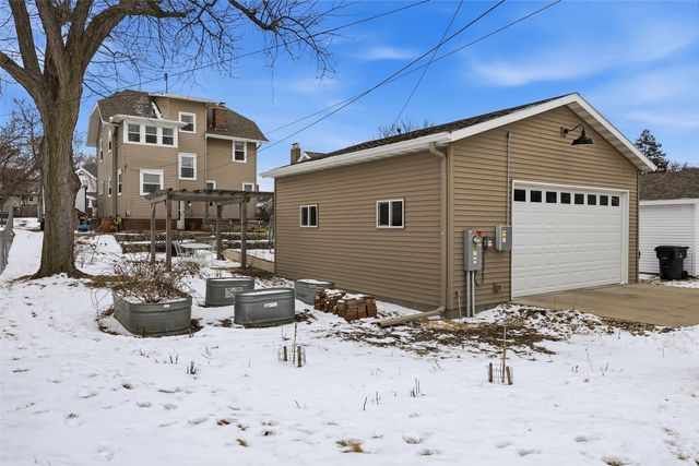 2416 B Avenue NE, Cedar Rapids, IA 52402