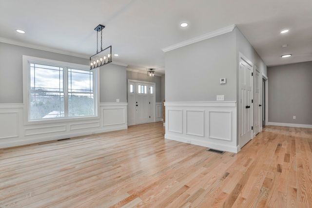 42 Ridgeview Lane, New Boston, NH 03070