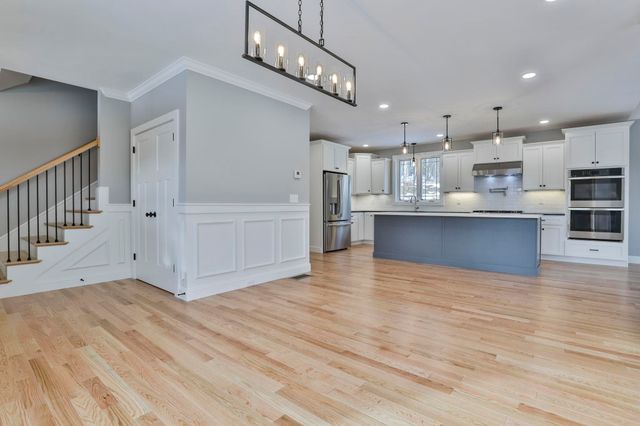 42 Ridgeview Lane, New Boston, NH 03070