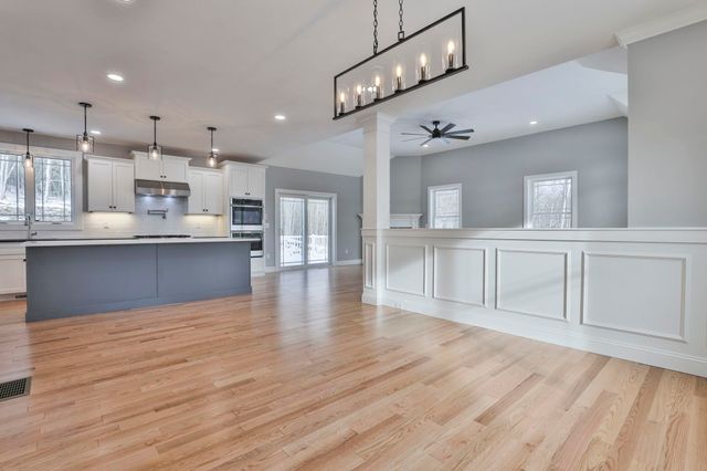 42 Ridgeview Lane, New Boston, NH 03070