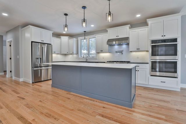 42 Ridgeview Lane, New Boston, NH 03070