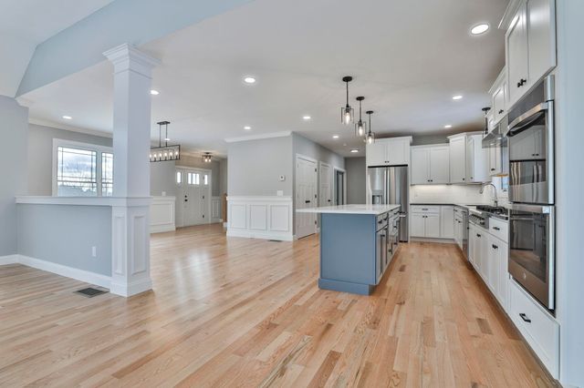 42 Ridgeview Lane, New Boston, NH 03070