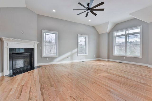 42 Ridgeview Lane, New Boston, NH 03070