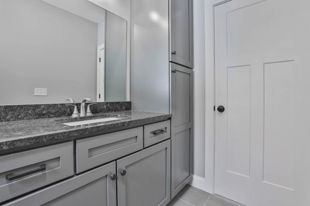 42 Ridgeview Lane, New Boston, NH 03070