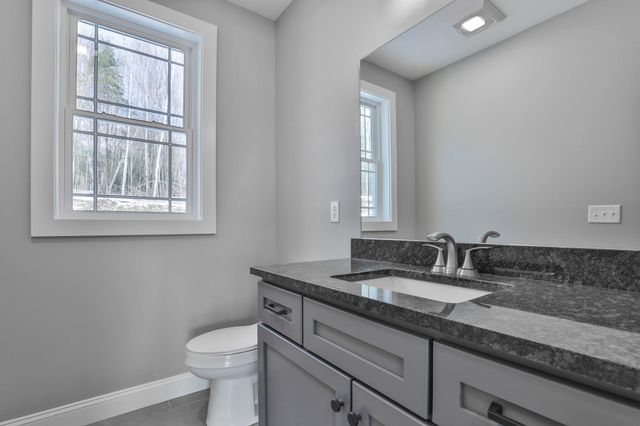 42 Ridgeview Lane, New Boston, NH 03070