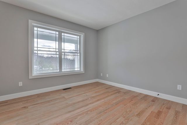 42 Ridgeview Lane, New Boston, NH 03070