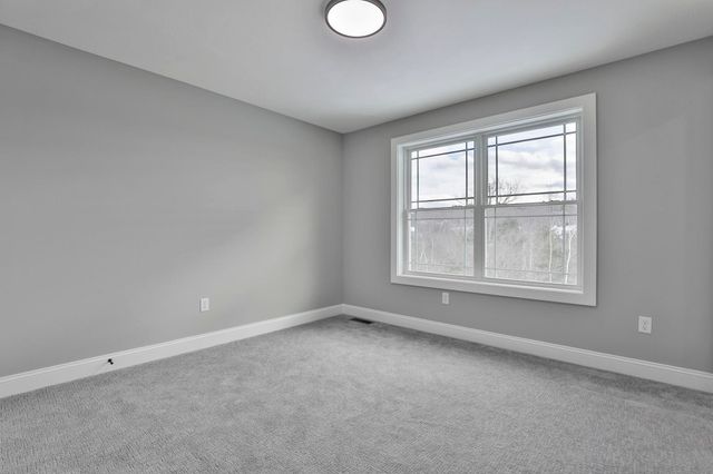 42 Ridgeview Lane, New Boston, NH 03070